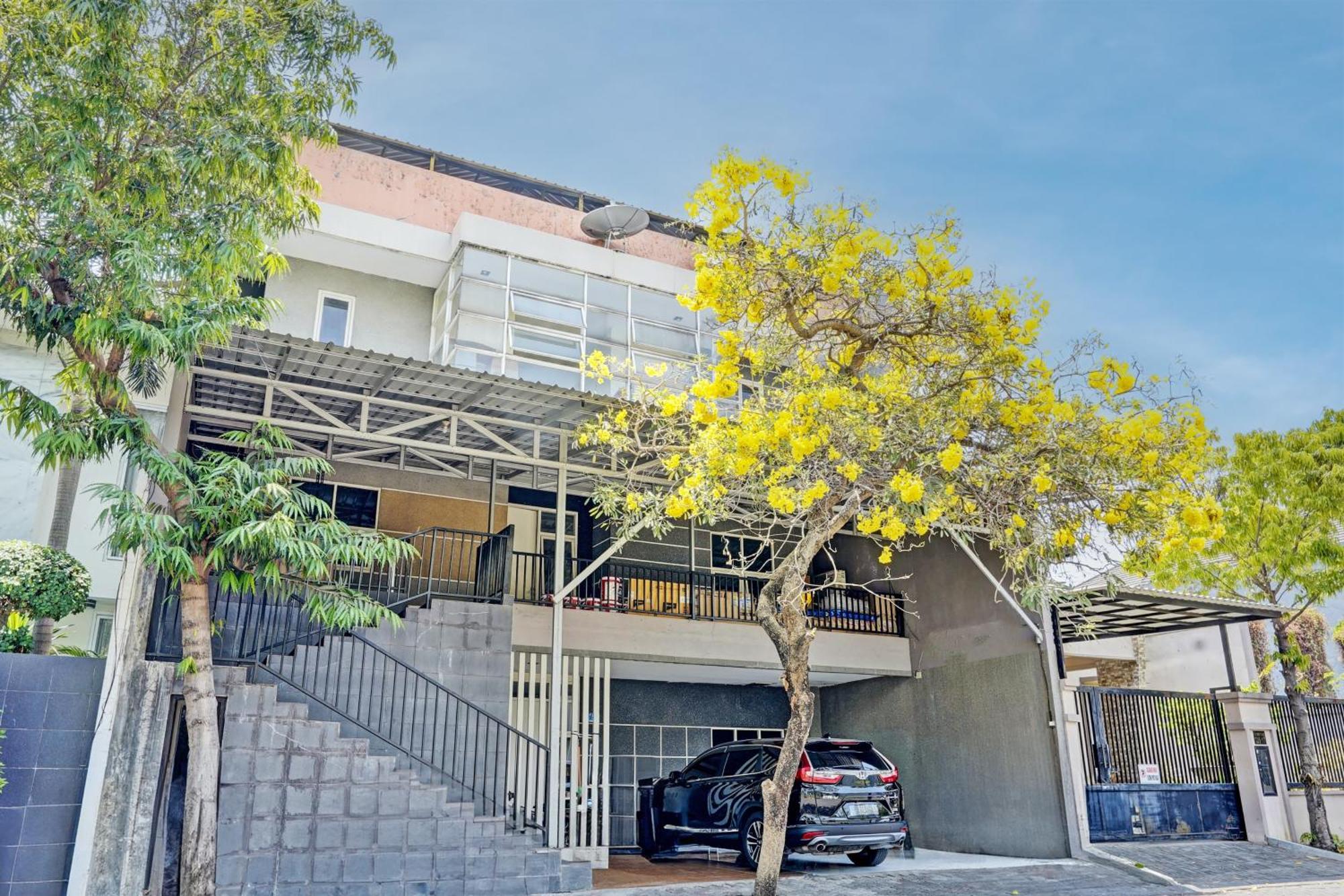 Oyo 93112 Garden Homestay 3 Merlion 泗水 外观 照片