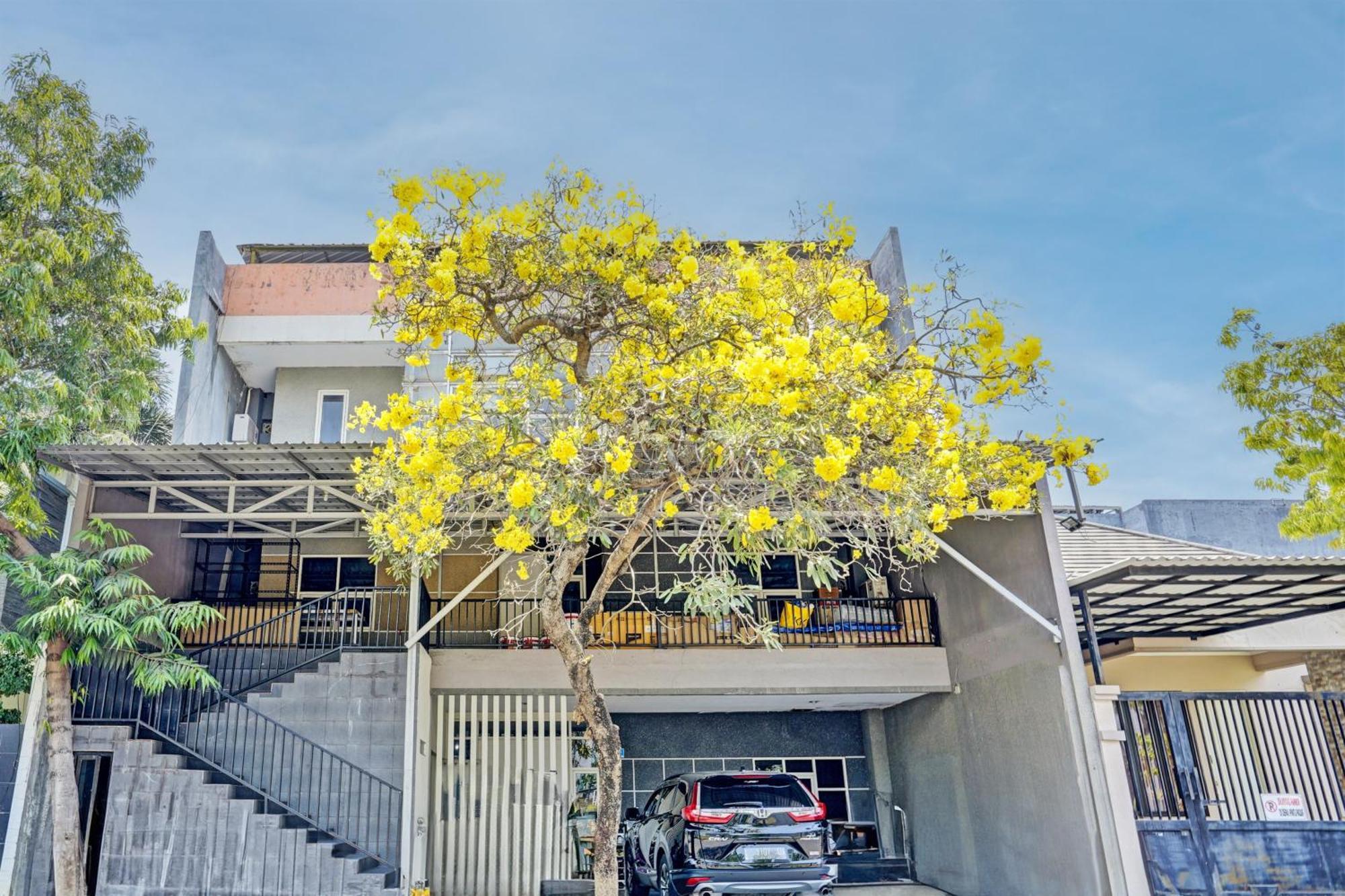 Oyo 93112 Garden Homestay 3 Merlion 泗水 外观 照片